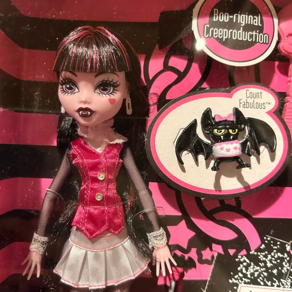 Monster High Draculaura Doll - Picture 2 of 4
